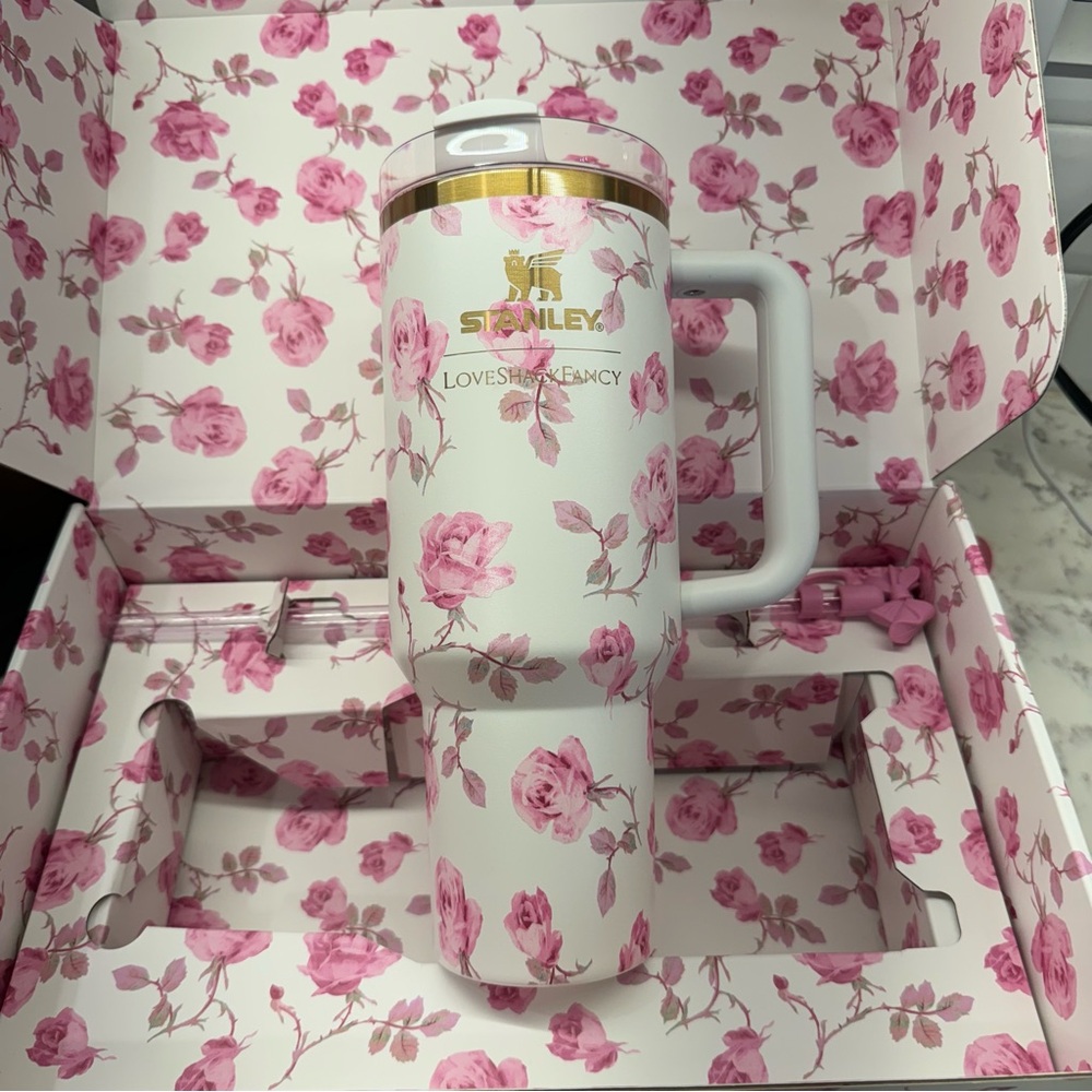 THE STANLEY X LOVESHACKFANCY QUENCHER - RIBBON ROSA | 40 OZ